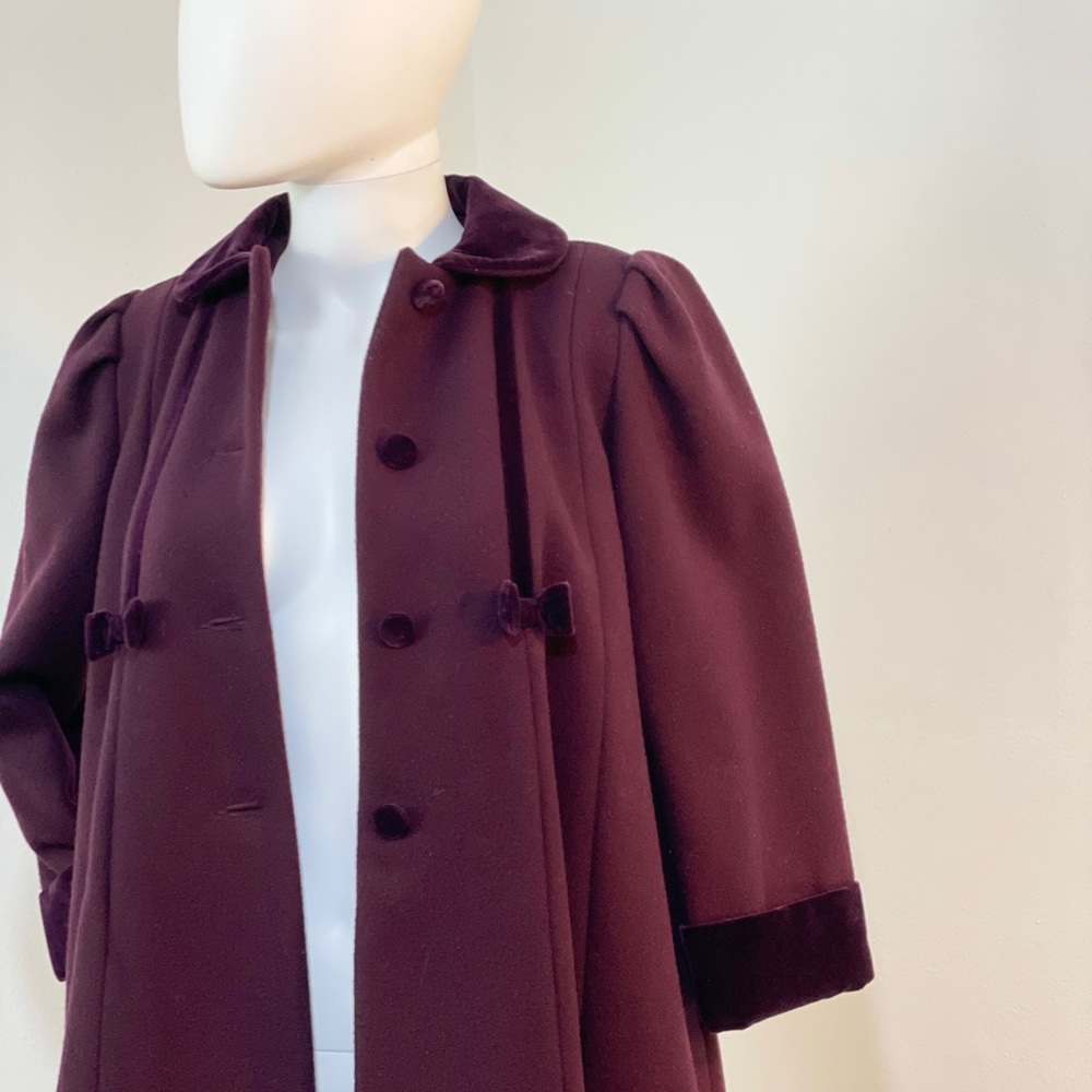 Vintage Rothschild Burgundy Coat with Bows. Dry Cleaned. - Picture 14 of 15